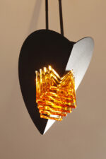 Czarna matowa stalowa jednopunktowa lampa sufitowa z siedmioma półprzeźroczystym ręcznie formowanymi miodowymi plastrami ze szkła Murano, AV Mazzega, Włochy, lata 80. - obrazek 16