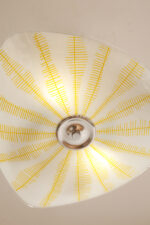 Szklana dwupunktowa trójkątna mlecznobiała z żółtym geometrycznym wzorem lampa sufitowa „Parasolka” na metalowej sztycy, Napako, Czechosłowacja, lata 50/60. - obrazek 8