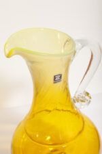 Duży szklany dzbanek "Verona" w różnych odcieniach żółtego z przezroczytym uchem, projekt Ludwik Fiedorowicz, Huta Szkła Gospodarczego "Ząbkowice" w Dąbrowie Górniczej, Polska, wzór z 1982 roku - obrazek 9