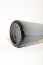 Delikatny średniej wielkości (25 cm) szklany ręcznie formowany wazon z cienkiego dymionego szkła w szarym kolorze w kształcie zbliżonym do klepsydry, Niemcy, lata 70. - obrazek 9