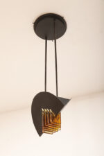 Czarna matowa stalowa jednopunktowa lampa sufitowa z siedmioma półprzeźroczystym ręcznie formowanymi miodowymi plastrami ze szkła Murano, AV Mazzega, Włochy, lata 80. - obrazek 17