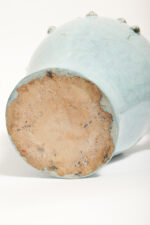 Ceramiczny pękaty dzbanek/amfora/bukłak (21,5 cm) w morskim/jasnoniebieskim kolorze z uchem i wypustkami, Niemcy, lata 60. - obrazek 10