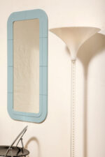 Prostokątne lustro ścienne osadzone w modułowej niebieskiej lekkiej ramie z tworzywa z zaokrąglonymi rogami, Anna Castelli Ferrieri, firma Kartell, Włochy, lata 60. - obrazek 18