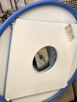 Duża niebieska jednopunktowa lampa biurkowa/podłogowa w kształcie odwróconego "L" z tworzywa sztucznego z metalową okrągłą podstawą "Tube", projekt Anders Pehrson dla Ateljé Lyktan, Space Age, Szwecja, wzór z 1973 roku - obrazek 67