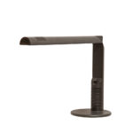 Czarna minimalistyczna jednopunktowa lampa biurkowa ze ściemniaczem "Abele" z metalu i tworzywa, projekt Gianfranco Frattini dla firmy Luci illuminazione (Lucitalia), Włochy, wzór z 1979 roku