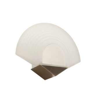 Jednopunktowa lampa ścienna/kinkiet w stylu Art Deco w kształcie wachlarza ze szklanym reliefowym matowym kloszem osadzonym na metalowej podstawie, Egoluce, Włochy, lata 80.