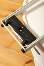 Biała z czarnymi elementami jednopunktowa metalowa lampa biurkowa z serii Syntesi z regulowaną wysokością, projekt Ernesto Gismondi dla Artemide, Włochy, wzór z 1975 roku - obrazek 10