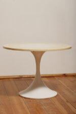 Masywny i ciężki stolik kawowy / pomocnik / typu "Tulip" z okrągłym kamiennym/marmurowym blatem na metalowej rozszerzającej się do dołu nodze w stylu projektów Eero Saarinena, Space Age, Włochy, lata 70. - obrazek 21