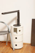 Czarna minimalistyczna jednopunktowa lampa biurkowa ze ściemniaczem "Abele" z metalu i tworzywa, projekt Gianfranco Frattini dla firmy Luci illuminazione (Lucitalia), Włochy, wzór z 1979 roku - obrazek 12