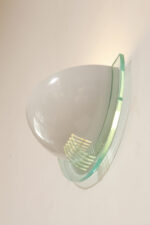 Jednopunktowa metalowa biała lampa ścienna/kinkiet w stylu Memphis z jasnozielonym przeźroczystym otokiem z tworzywa, Niemcy, 2000 rok - obrazek 12