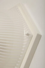 Duża sześcioboczna jednopunktowa mlecznobiała ażurowa lampa ścienna/kinkiet z kloszem z tworzywa (akryl) w kształcie kopuły, Włochy, lata 80. - obrazek 20