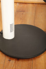 Smukła metalowa minimalistyczna, jednopunktowa, postmodernistyczna biała z czarnymi elementami lampa podłogowa "Veronica", Gianfranco Frattini dla Luci illuminazione (Lucitalia), Włochy, wzór z 1979 roku - obrazek 13