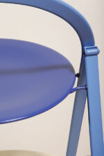 Składane metalowe krzesło "Clio" okrągłym granatowym siedziskiem i niebieskim oparciem i nogami, projekt Giorgio Cattelan dla firmy Cidue, Włochy, lata 70. - obrazek 18