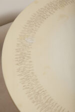 Masywny i ciężki stolik kawowy / pomocnik / typu "Tulip" z okrągłym kamiennym/marmurowym blatem na metalowej rozszerzającej się do dołu nodze w stylu projektów Eero Saarinena, Space Age, Włochy, lata 70. - obrazek 25