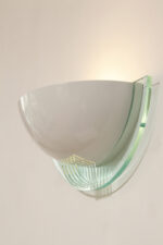 Jednopunktowa metalowa biała lampa ścienna/kinkiet w stylu Memphis z jasnozielonym przeźroczystym otokiem z tworzywa, Niemcy, 2000 rok - obrazek 9