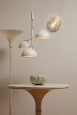 Jednopunktowa okrągła lampa ścienna/kinkiet ze szklanym reliefowym przeźroczystym kloszem w stylu Art Deco w czarnej metalowej oprawie, firma Prisma, Włochy, lata 80. - obrazek 14