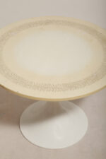 Masywny i ciężki stolik kawowy / pomocnik / typu "Tulip" z okrągłym kamiennym/marmurowym blatem na metalowej rozszerzającej się do dołu nodze w stylu projektów Eero Saarinena, Space Age, Włochy, lata 70. - obrazek 27