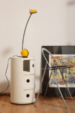 Wysoka jednopunktowa żółta lampa nocna/biurkowa "Alina" z tworzywa (ABS) z regulowaną wysokością nachylenia z czarną podstawą i ruchomym kloszem, Valenti Luce, Włochy, lata 70/80. - obrazek 16