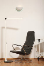 Smukła metalowa minimalistyczna, jednopunktowa, postmodernistyczna biała z czarnymi elementami lampa podłogowa "Veronica", Gianfranco Frattini dla Luci illuminazione (Lucitalia), Włochy, wzór z 1979 roku - obrazek 16