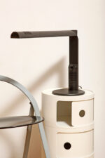 Czarna minimalistyczna jednopunktowa lampa biurkowa ze ściemniaczem "Abele" z metalu i tworzywa, projekt Gianfranco Frattini dla firmy Luci illuminazione (Lucitalia), Włochy, wzór z 1979 roku - obrazek 18