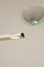 Smukła metalowa minimalistyczna, jednopunktowa, postmodernistyczna biała z czarnymi elementami lampa podłogowa "Veronica", Gianfranco Frattini dla Luci illuminazione (Lucitalia), Włochy, wzór z 1979 roku - obrazek 19