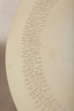 Masywny i ciężki stolik kawowy / pomocnik / typu "Tulip" z okrągłym kamiennym/marmurowym blatem na metalowej rozszerzającej się do dołu nodze w stylu projektów Eero Saarinena, Space Age, Włochy, lata 70. - obrazek 35