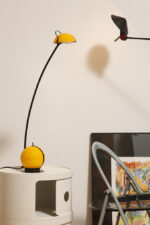 Wysoka jednopunktowa żółta lampa nocna/biurkowa "Alina" z tworzywa (ABS) z regulowaną wysokością nachylenia z czarną podstawą i ruchomym kloszem, Valenti Luce, Włochy, lata 70/80. - obrazek 21