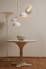 Jednopunktowa okrągła lampa ścienna/kinkiet ze szklanym reliefowym przeźroczystym kloszem w stylu Art Deco w czarnej metalowej oprawie, firma Prisma, Włochy, lata 80. - obrazek 20