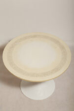 Masywny i ciężki stolik kawowy / pomocnik / typu "Tulip" z okrągłym kamiennym/marmurowym blatem na metalowej rozszerzającej się do dołu nodze w stylu projektów Eero Saarinena, Space Age, Włochy, lata 70. - obrazek 36