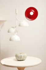 Duża jednopunktowa okrągła lakierowana na czerwono w połysku aluminiowa lampa ścienna/kinkiet, Space Age, Włochy, lata 70 - obrazek 3