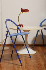 Masywny i ciężki stolik kawowy / pomocnik / typu "Tulip" z okrągłym kamiennym/marmurowym blatem na metalowej rozszerzającej się do dołu nodze w stylu projektów Eero Saarinena, Space Age, Włochy, lata 70. - obrazek 3