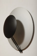 Bardzo duża okrągła metalowa jednopunktowa szaro-czarna lampa ścienna/kinkiet, Model Vega 3365/50, projekt Luciano Cesaro i Fabio Amico dla firmy Tre Ci Luce, Włochy, wzór z 1985 roku - obrazek 2