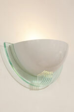 Jednopunktowa metalowa biała lampa ścienna/kinkiet w stylu Memphis z jasnozielonym przeźroczystym otokiem z tworzywa, Niemcy, 2000 rok - obrazek 32