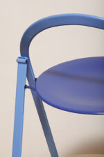 Składane metalowe krzesło "Clio" okrągłym granatowym siedziskiem i niebieskim oparciem i nogami, projekt Giorgio Cattelan dla firmy Cidue, Włochy, lata 70. - obrazek 48