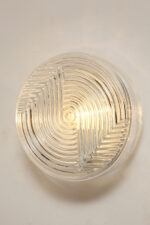 Jednopunktowa okrągła lampa ścienna/kinkiet ze szklanym reliefowym przeźroczystym kloszem w stylu Art Deco w czarnej metalowej oprawie, firma Prisma, Włochy, lata 80. - obrazek 22