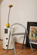 Wysoka jednopunktowa żółta lampa nocna/biurkowa "Alina" z tworzywa (ABS) z regulowaną wysokością nachylenia z czarną podstawą i ruchomym kloszem, Valenti Luce, Włochy, lata 70/80. - obrazek 24