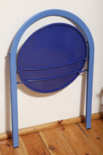 Składane metalowe krzesło "Clio" okrągłym granatowym siedziskiem i niebieskim oparciem i nogami, projekt Giorgio Cattelan dla firmy Cidue, Włochy, lata 70. - obrazek 46