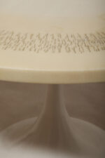 Masywny i ciężki stolik kawowy / pomocnik / typu "Tulip" z okrągłym kamiennym/marmurowym blatem na metalowej rozszerzającej się do dołu nodze w stylu projektów Eero Saarinena, Space Age, Włochy, lata 70. - obrazek 39