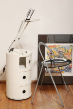 Biała z czarnymi elementami jednopunktowa metalowa lampa biurkowa z serii Syntesi z regulowaną wysokością, projekt Ernesto Gismondi dla Artemide, Włochy, wzór z 1975 roku - obrazek 23