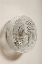 Jednopunktowa okrągła lampa ścienna/kinkiet ze szklanym reliefowym przeźroczystym kloszem w stylu Art Deco w czarnej metalowej oprawie, firma Prisma, Włochy, lata 80. - obrazek 24