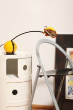 Wysoka jednopunktowa żółta lampa nocna/biurkowa "Alina" z tworzywa (ABS) z regulowaną wysokością nachylenia z czarną podstawą i ruchomym kloszem, Valenti Luce, Włochy, lata 70/80. - obrazek 26