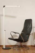 Smukła metalowa minimalistyczna, jednopunktowa, postmodernistyczna biała z czarnymi elementami lampa podłogowa "Veronica", Gianfranco Frattini dla Luci illuminazione (Lucitalia), Włochy, wzór z 1979 roku - obrazek 25