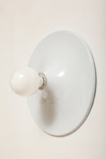 Jednopunktowa okrągła lakierowana na biało w połysku aluminiowa lampa ścienna/kinkiet, Space Age, firma Biffi, Włochy - obrazek 26