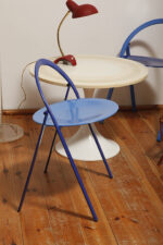 Składane metalowe krzesło "Clio" okrągłym lakierowanym w satynie niebieskim siedziskiem i granatowym oparciem i nogami, projekt Giorgio Cattelan dla firmy Cidue, Włochy, lata 70. - obrazek 24