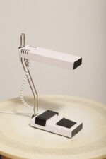 Jasno różowa z czarnymi elementami jednopunktowa metalowa modułowa lampa biurkowa z regulowaną wysokością ruchomego klosza, Typ DZ9/11, projekt Jozef Mára dla Kovos Teplice/Tesla, Czechosłowacja, lata 70. - obrazek 21