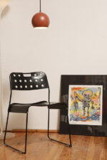 Metalowa jednopunktowa lampa wisząca/sufitowa w kształcie ściętej/otwartej od dołu kuli w kolorze terakotowej czerwieni wisząca na czarnym materiałowym kablu zasilającym, projekt Benny Frandsen dla firmy Frandsen, Dania, po 2000 roku - obrazek 26