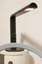 Czarna minimalistyczna jednopunktowa lampa biurkowa ze ściemniaczem "Abele" z metalu i tworzywa, projekt Gianfranco Frattini dla firmy Luci illuminazione (Lucitalia), Włochy, wzór z 1979 roku - obrazek 27