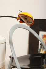 Wysoka jednopunktowa żółta lampa nocna/biurkowa "Alina" z tworzywa (ABS) z regulowaną wysokością nachylenia z czarną podstawą i ruchomym kloszem, Valenti Luce, Włochy, lata 70/80. - obrazek 29