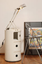 Biała z czarnymi elementami jednopunktowa metalowa lampa biurkowa z serii Syntesi z regulowaną wysokością, projekt Ernesto Gismondi dla Artemide, Włochy, wzór z 1975 roku - obrazek 27