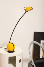 Wysoka jednopunktowa żółta lampa nocna/biurkowa "Alina" z tworzywa (ABS) z regulowaną wysokością nachylenia z czarną podstawą i ruchomym kloszem, Valenti Luce, Włochy, lata 70/80. - obrazek 31